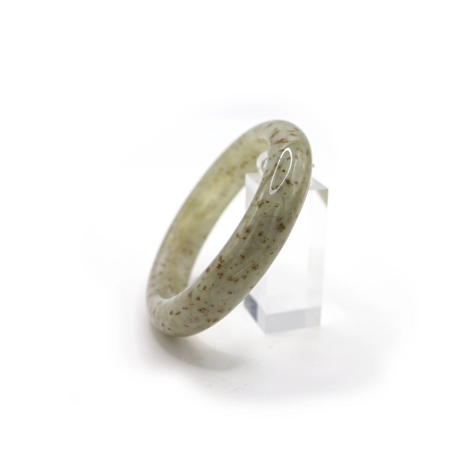 Serpentine jade bracelet in beige tones, with soft brown floral inclusions and cloud-like zones, evoking garden mist – Miruzi