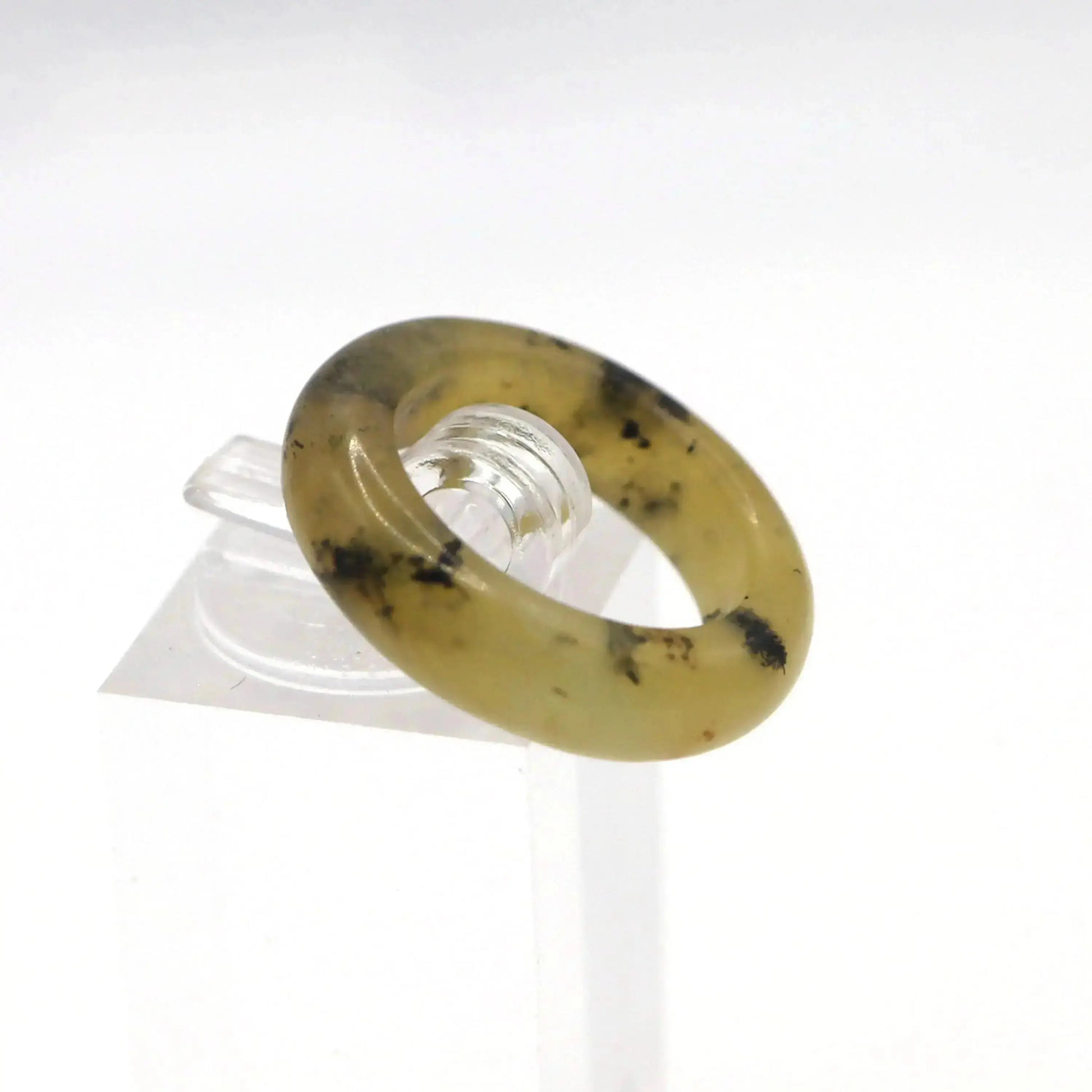 Floral Minimalist Jade Ring – Translucent Serpentine with Natural Grass-Like Pattern Miruzi