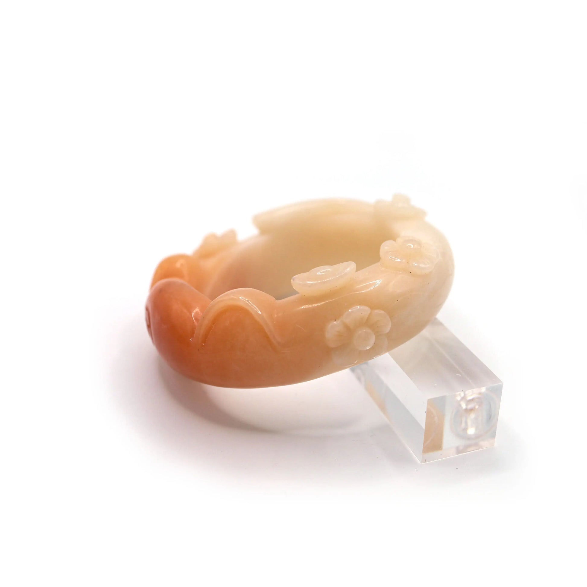 Radiant cat ear jade bracelet in quartzite, adorned with flowers and a small sculptor’s mark, offered at a discount for its unique charm – Miruzi