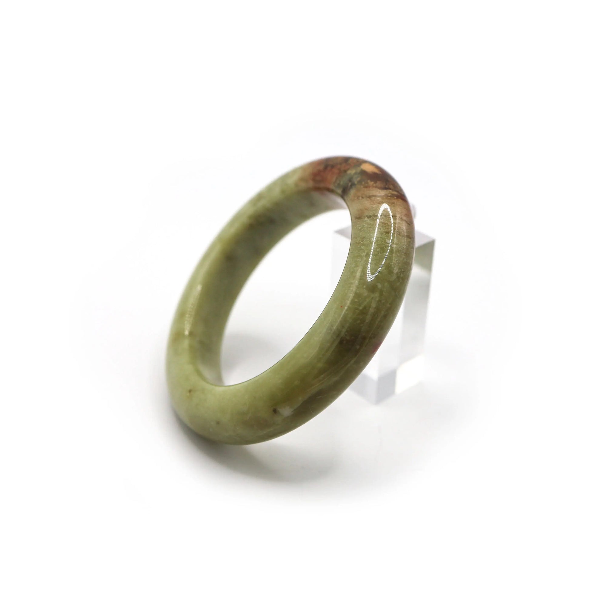  Green yellow jade bracelet styled with white linen and stone-gray fabric Miruzi