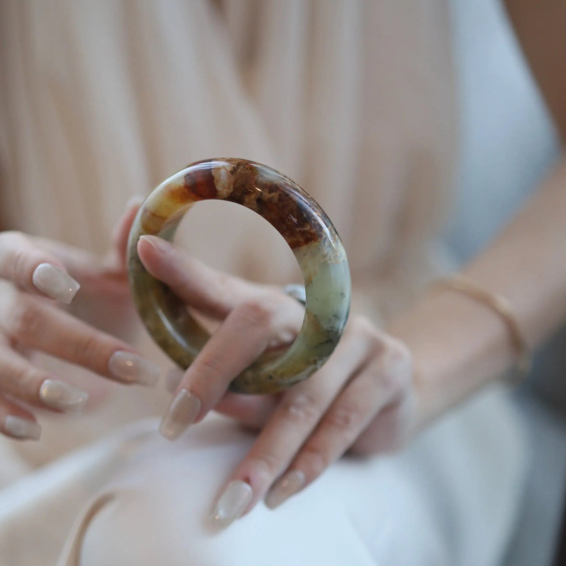 Golden Jade Stone Bangle – Ice-Translucent Mongolian Jade with Natural Color Flow Miruzi