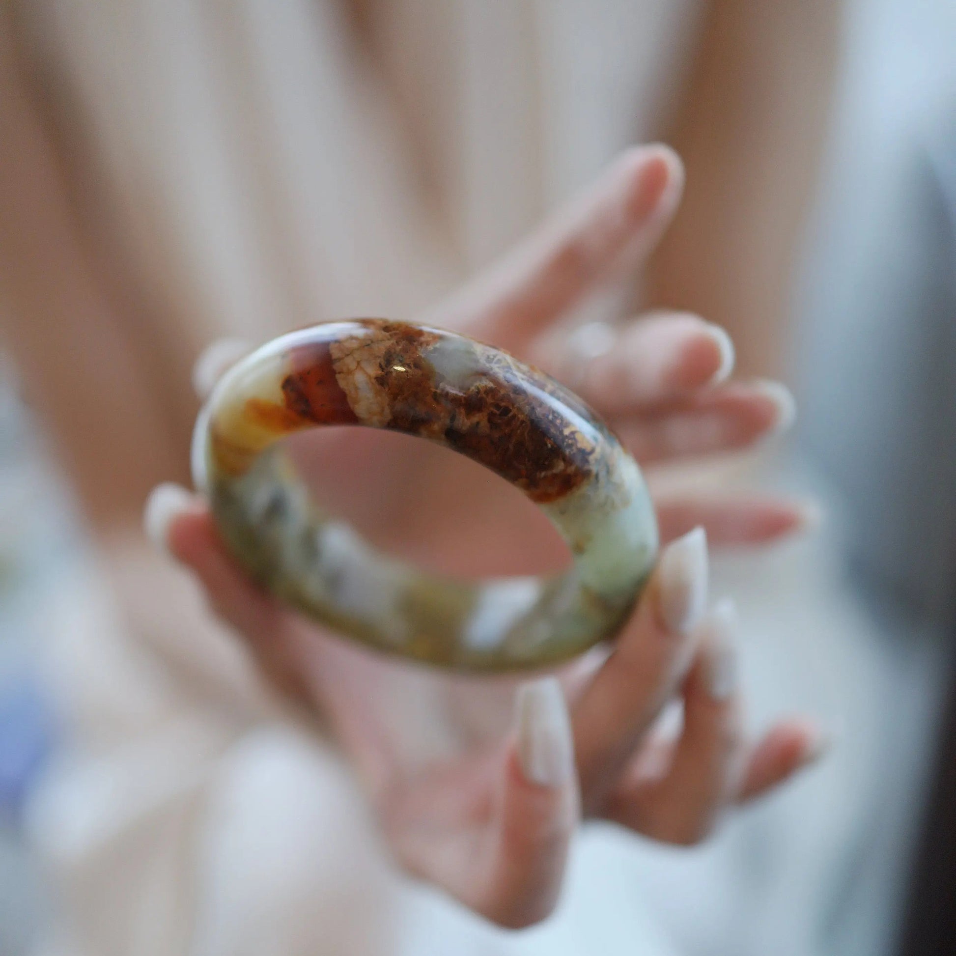 Golden Jade Stone Bangle – Ice-Translucent Mongolian Jade with Natural Color Flow Miruzi