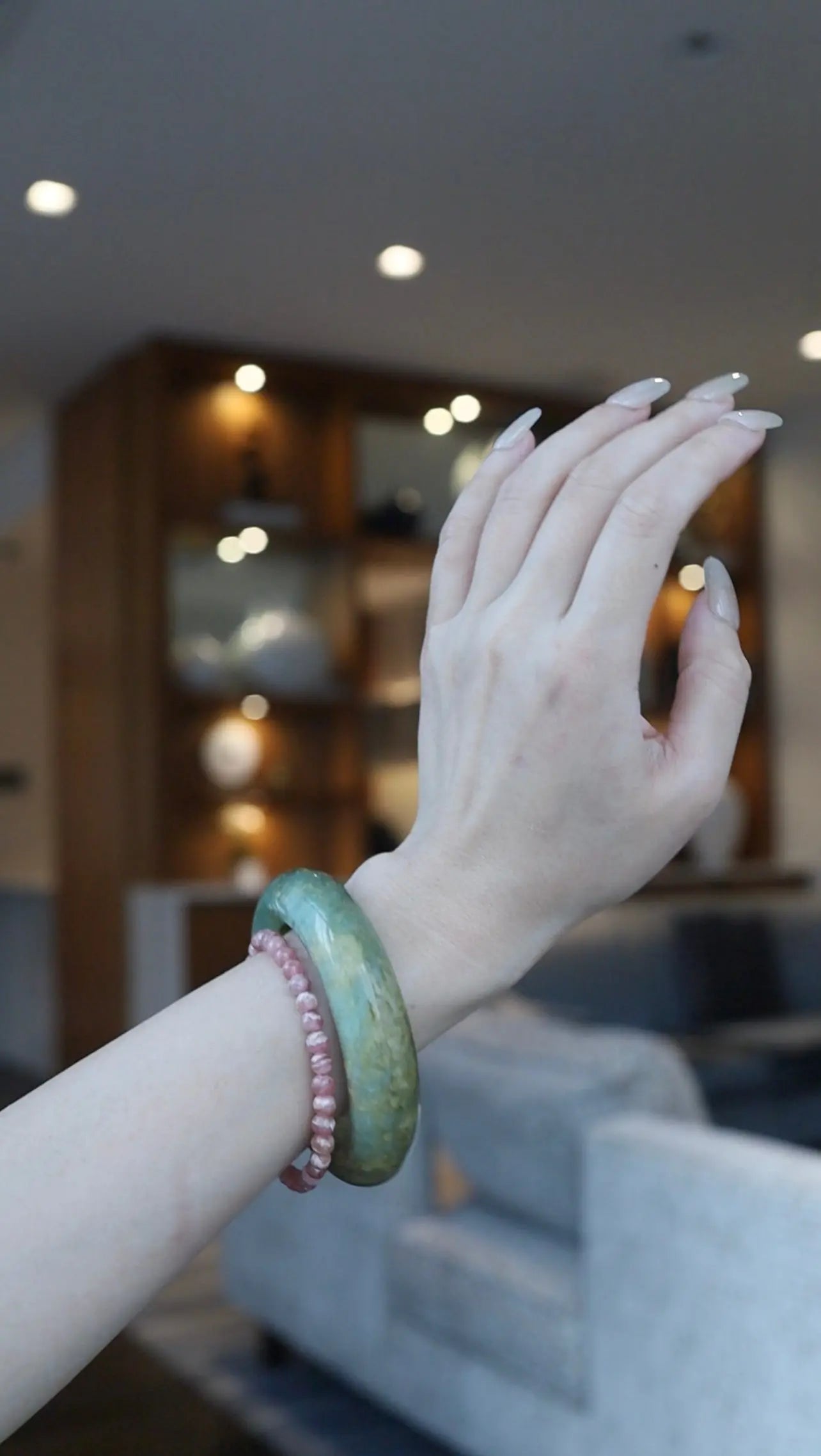 Natural yellow green jade bracelet carved from Mongolian serpentine, featuring soft ochre swirls and misty green marbling in a smooth full-round form – Miruzi

