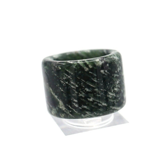 Green Minimalist Jade Ring – Glossed Serpentine Band in Earth Moss Miruzi