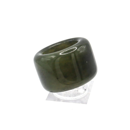 Green Minimalist Jade Ring – Glossed Serpentine Band in Earth Moss Miruzi