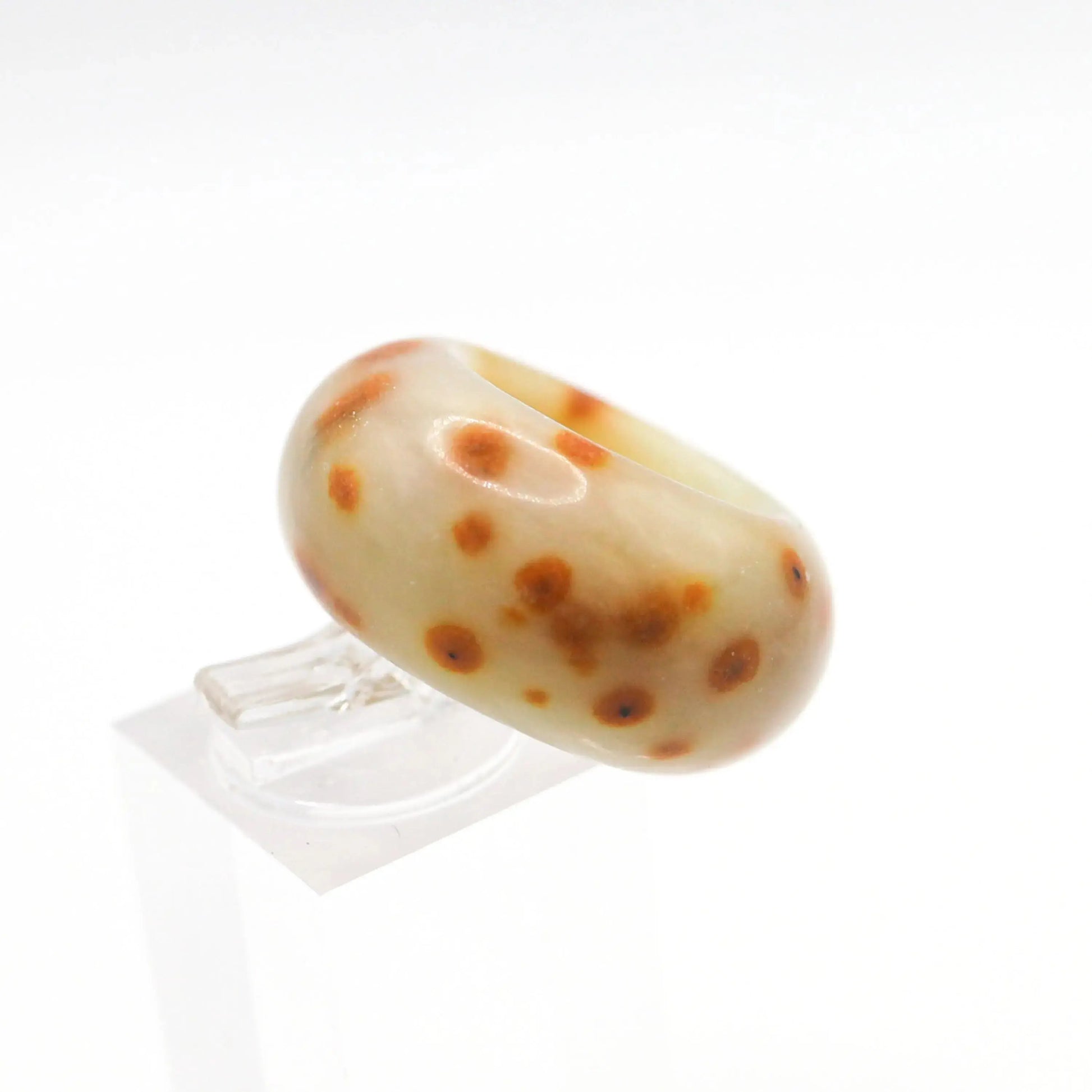 Rounded Solid Jade Ring – Ember Dot in Beige Serpentine Miruzi