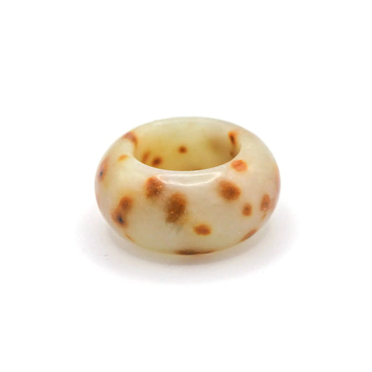 Rounded Solid Jade Ring – Ember Dot in Beige Serpentine Miruzi