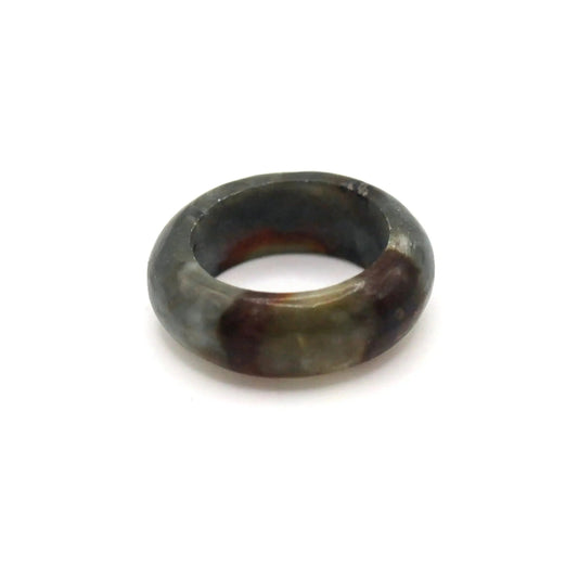 Red Vein Minimalist Jade Ring – Natural Jade Band with Icy Crimson Inclusions Miruzi