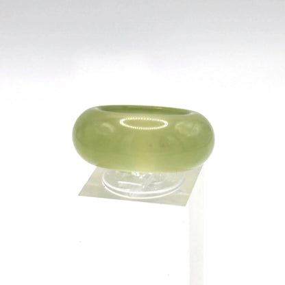 Minimalist Yellow Jade Ring – Polished Serpentine Band in Translucent Sunlight Tone Miruzi