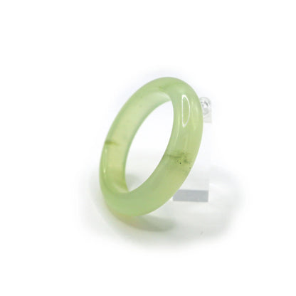 Full-circle jade bangle crafted with a clean, inclusion-free surface, radiating inner peace and a jelly-like shine – Miruzi