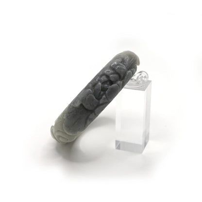 Mongolian jade bracelet blending floral depth and floating cloud design, framed with engraved circles along the outer edge – Miruzi