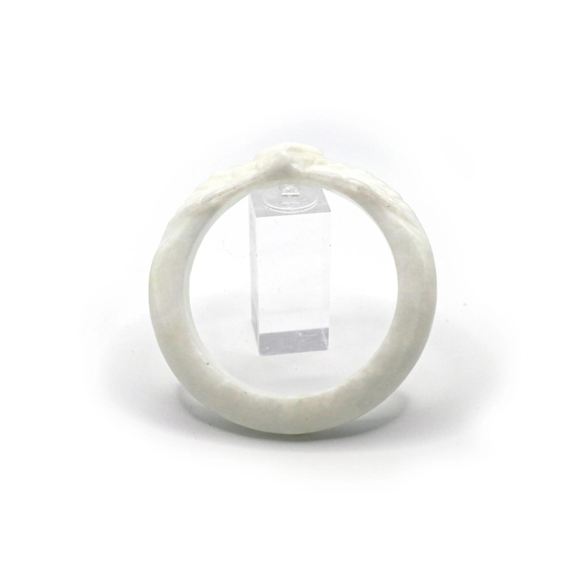 Slim quartzite jade bracelet featuring graceful motifs that represent emotional lightness and care in wearable form – Miruzi