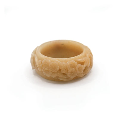 Hand-carved Mongolian quartzite bangle featuring traditional “Four Gentlemen” floral motifs with smooth golden-yellow translucence – Miruzi