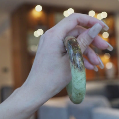 Green Yellow Jade Bangle – Warm Earth Tones with a Hidden Pond Vein
