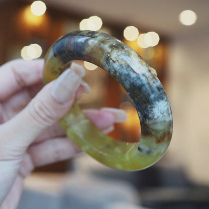 Natural Yellow Jade Bangle – Ice-Translucent Harmony with Ink-Wash Veining