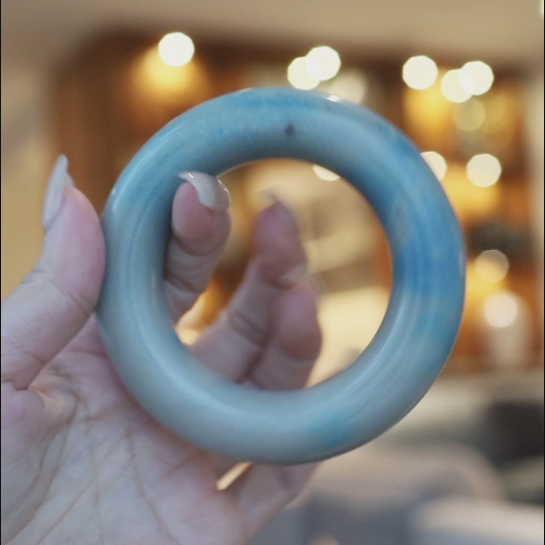 Blue Jade Bangle – Donut Design with Cloud-Blue Veining in Creamy White Jade